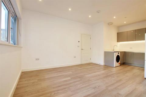 2 bedroom flat to rent, Giles Crescent, Stevenage