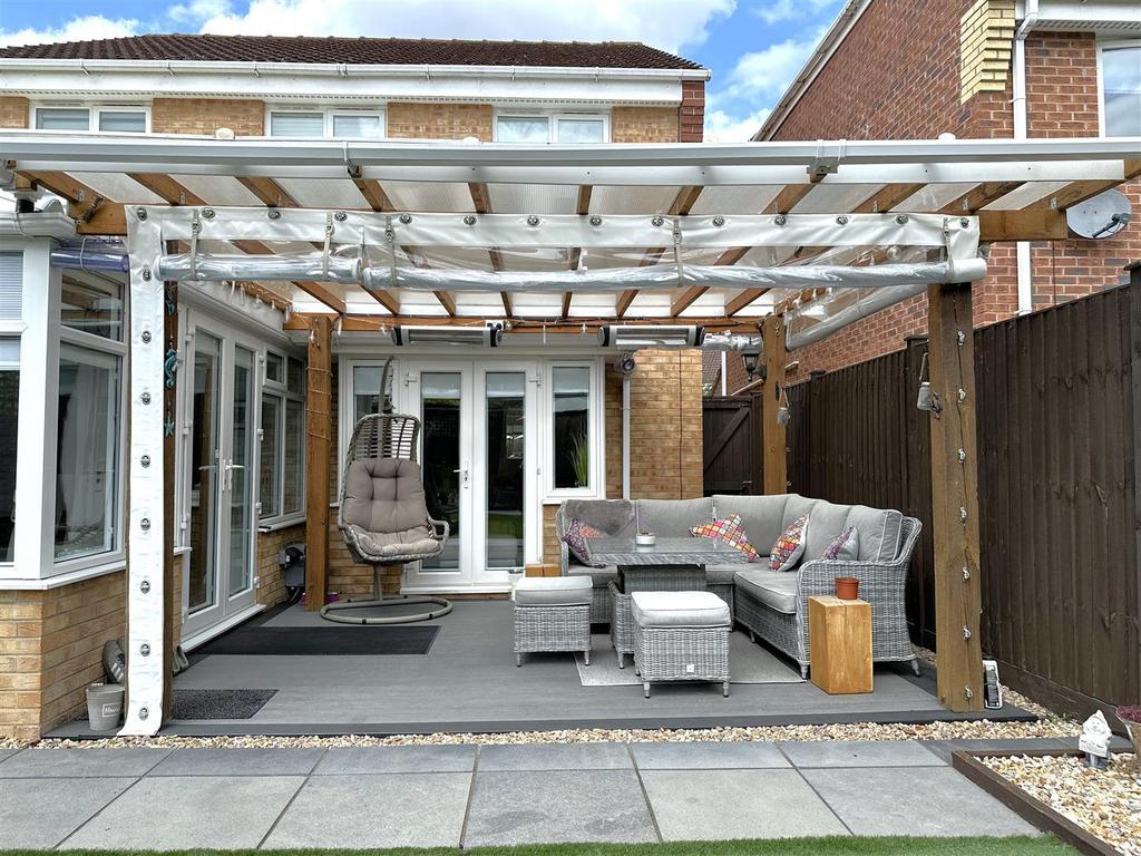 Outdoor Entertainment Space 110