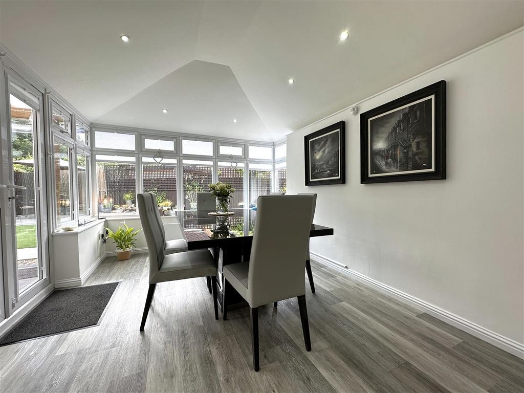 Dining Room 070