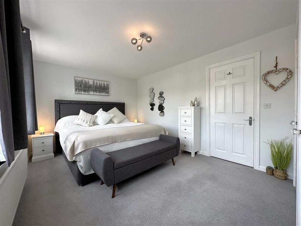 Master Bedroom 993