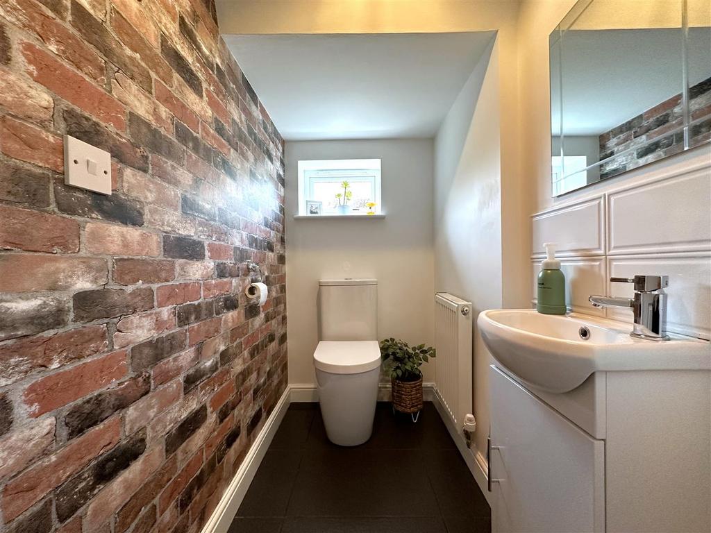 Ground Floor W.C 099