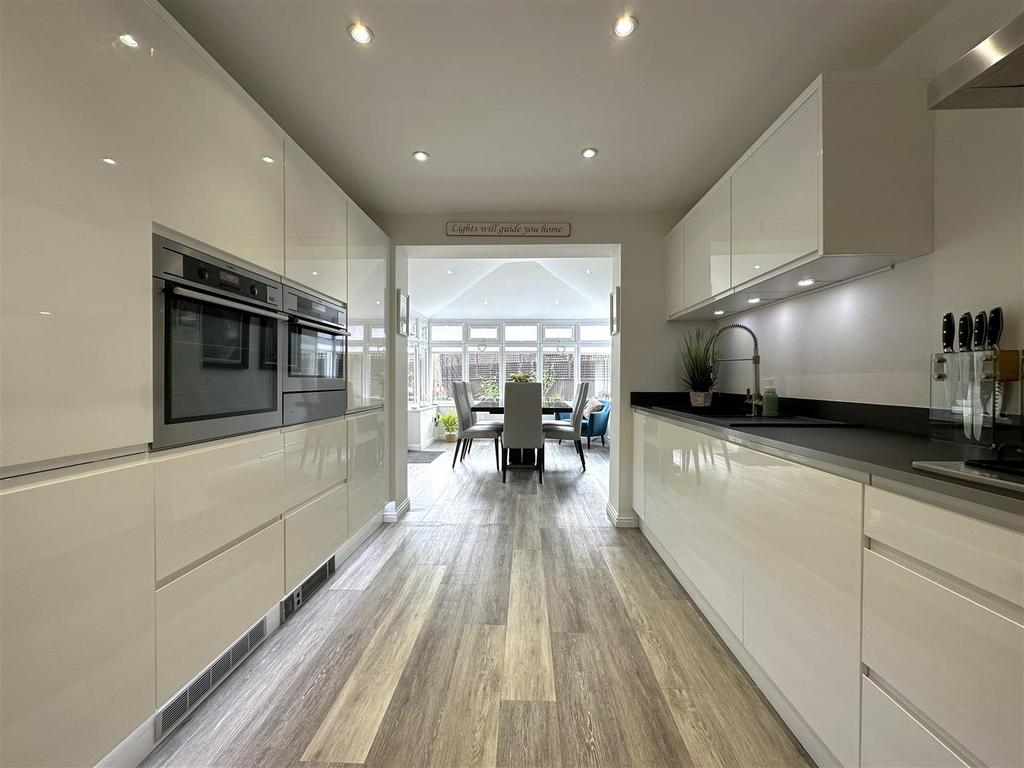 Exquisite Kitchen Space 063
