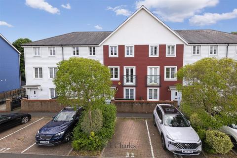 4 bedroom terraced house for sale, Redbud Road, Tonbridge