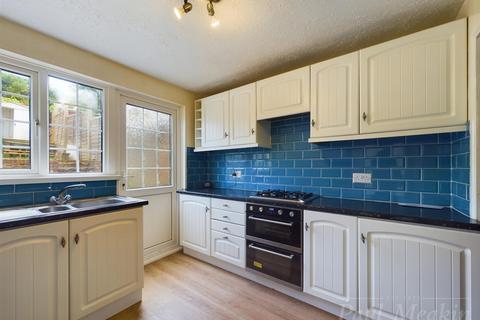 107 Godric Crescent, New Addington, Croydon, CR0 0HS