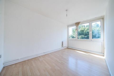 4 bedroom flat to rent, Sherfield Gardens, Roehampton SW15