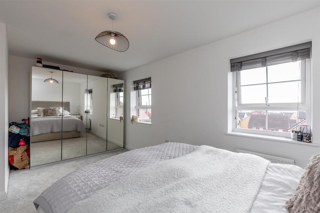 Long Leaze Road, Patchway Bed 3b.jpg