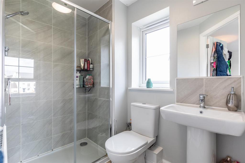 Long Leaze Road, Patchway Bathroom.jpg
