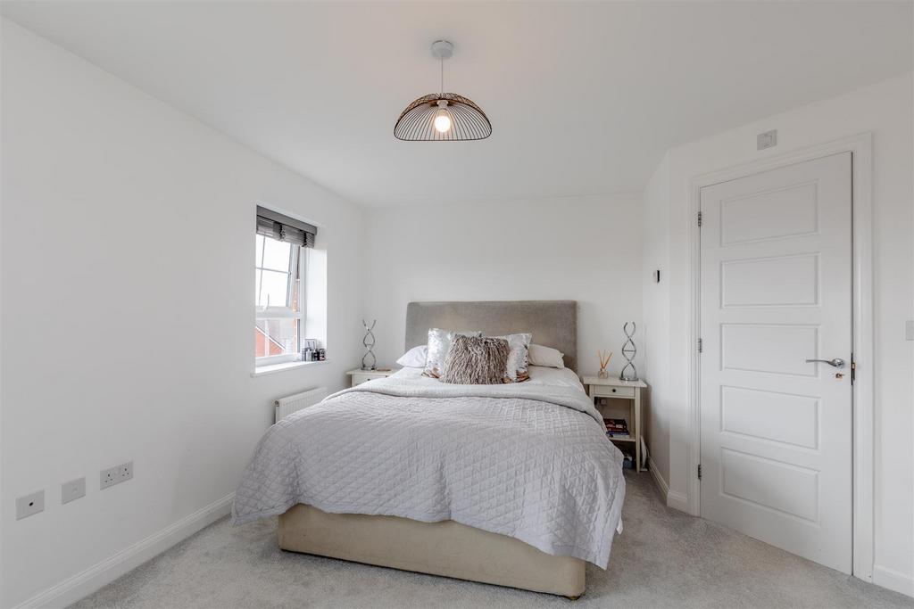 Long Leaze Road, Patchway Bed 3c.jpg