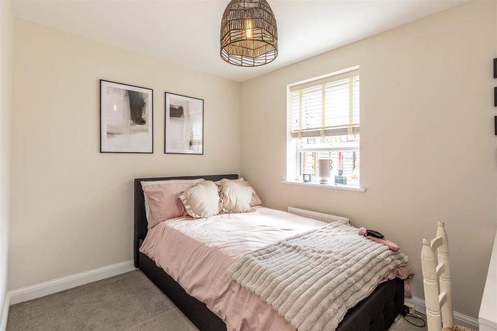 Long Leaze Road, Patchway Bed 2.jpg