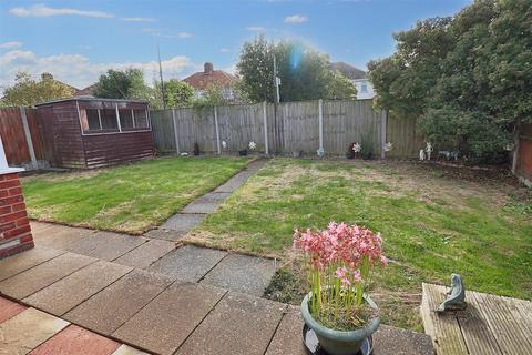 6 Burgess Close, Lowestoft, NR32 3BY