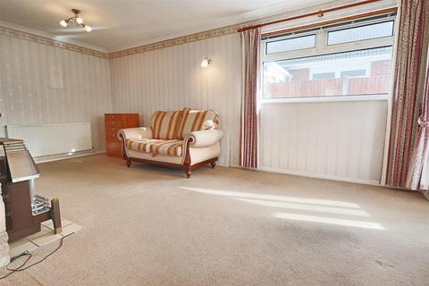 6 Burgess Close, Lowestoft, NR32 3BY
