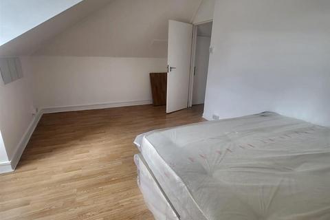 3 bedroom apartment to rent, Caledonian Road, London