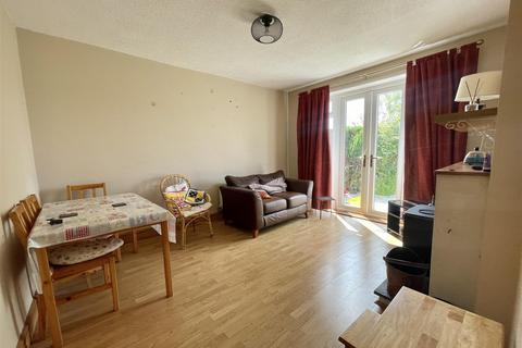 12 Brynheulog, Tregaron, SY25 6JA