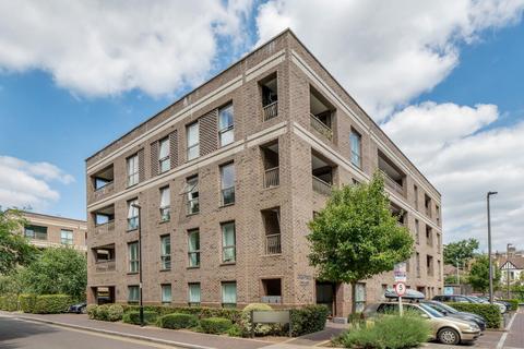 2 bedroom flat for sale, Adenmore Road, London, SE6 4BS