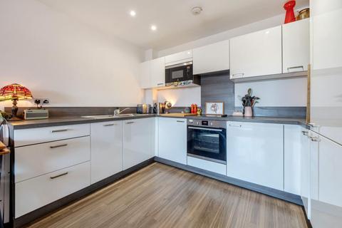 2 bedroom flat for sale, Adenmore Road, London, SE6 4BS