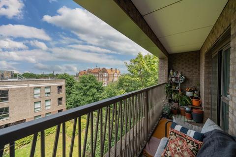 2 bedroom flat for sale, Adenmore Road, London, SE6 4BS