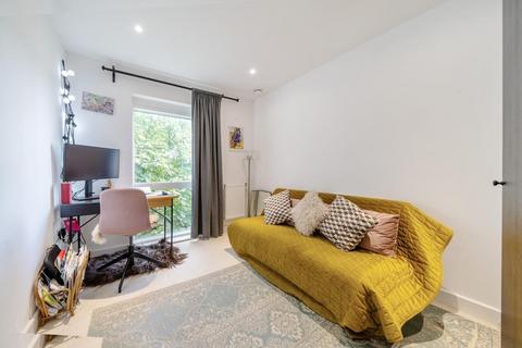 2 bedroom flat for sale, Adenmore Road, London, SE6 4BS