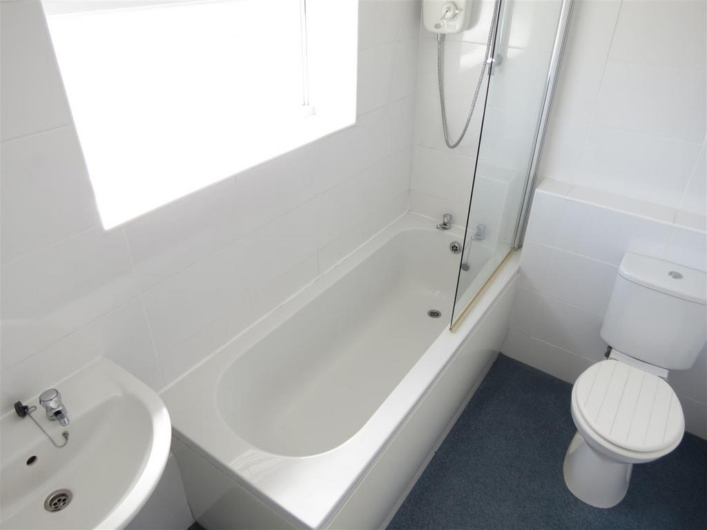 38 Primrose Drive   NEW   Bathroom.JPG