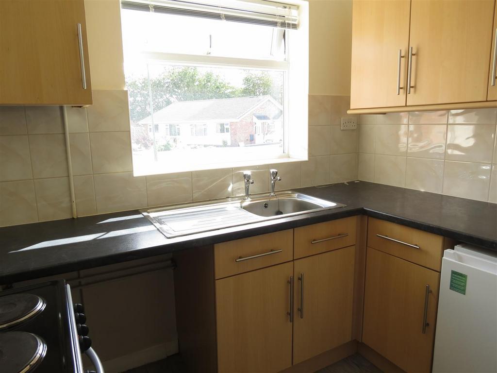 38 Primrose Drive   NEW   Kitchen.JPG