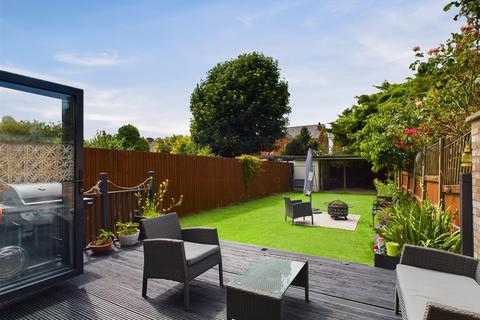 13 Collingbourne Road, Gloucester, GL4 6BG