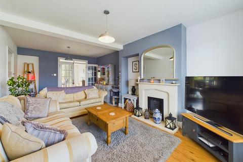 13 Collingbourne Road, Gloucester, GL4 6BG