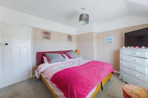 13 Collingbourne Road, Gloucester, GL4 6BG