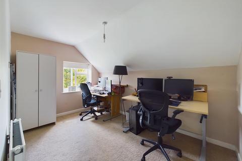 13 Collingbourne Road, Gloucester, GL4 6BG