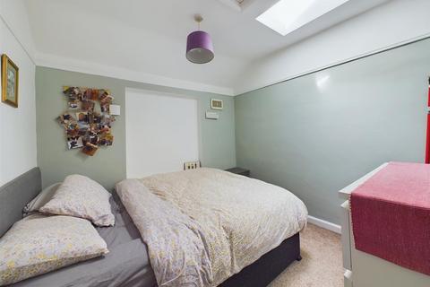 13 Collingbourne Road, Gloucester, GL4 6BG
