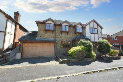 4 bedroom detached house for sale, Hardys Way, Canvey Island SS8