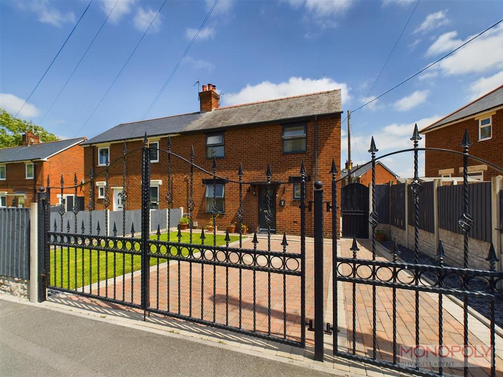 Station Road, Rhostyllen, Wrexham 2 bed semidetached house for sale