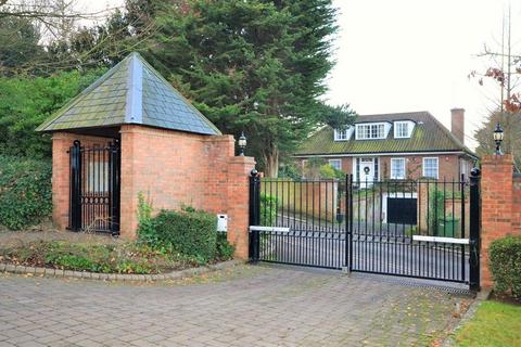 2 bedroom flat to rent, Lychgate Manor, Roxborough Park, Harrow On The Hill, HA1 3YL