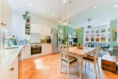 4 bedroom house to rent, Cottenham Park Road, London