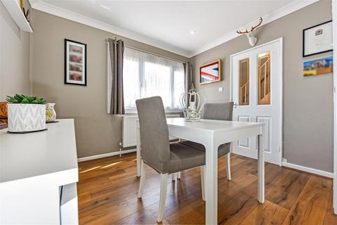 11 Bromyard Crescent, Portsmouth, PO6 3SP
