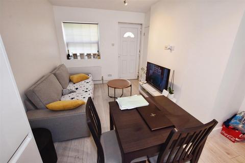 1 bedroom flat to rent, High Road, North Finchley