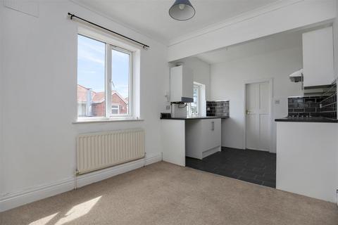2 bedroom flat to rent, Scarborough Road, Newcaslte Upon Tyne NE6