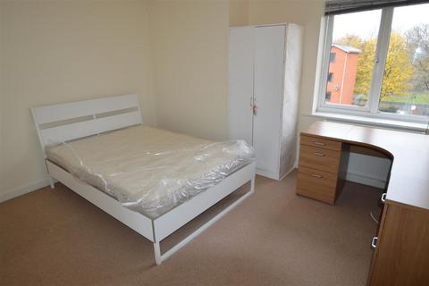 2 bedroom flat to rent, Newcastle Street, Manchester M15