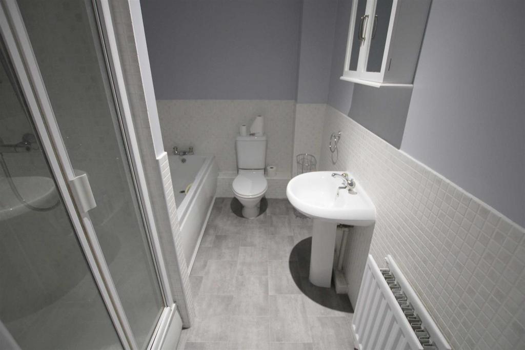 4 Piece Bathroom / WC: