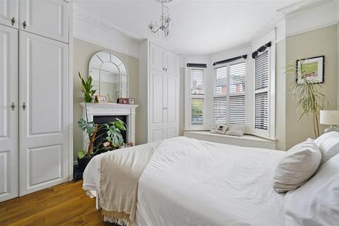 118 Alexandra Road, London, SW19 7JY