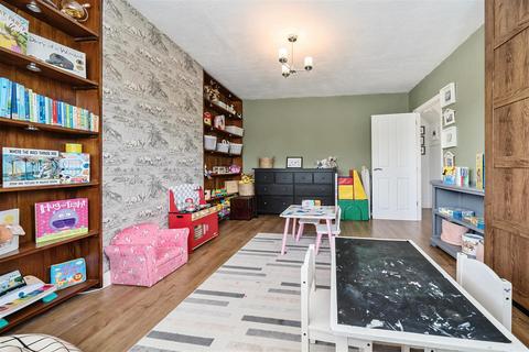 24 Holne Chase, Morden, SM4 5QB