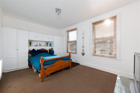 35 Carmichael Road, London, SE25 5LS