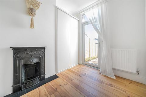 3 bedroom terraced house for sale, Grasmere Road, London