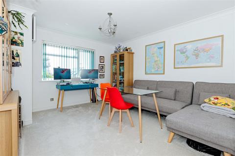 2 bedroom flat for sale, Shelley Road, Worthing