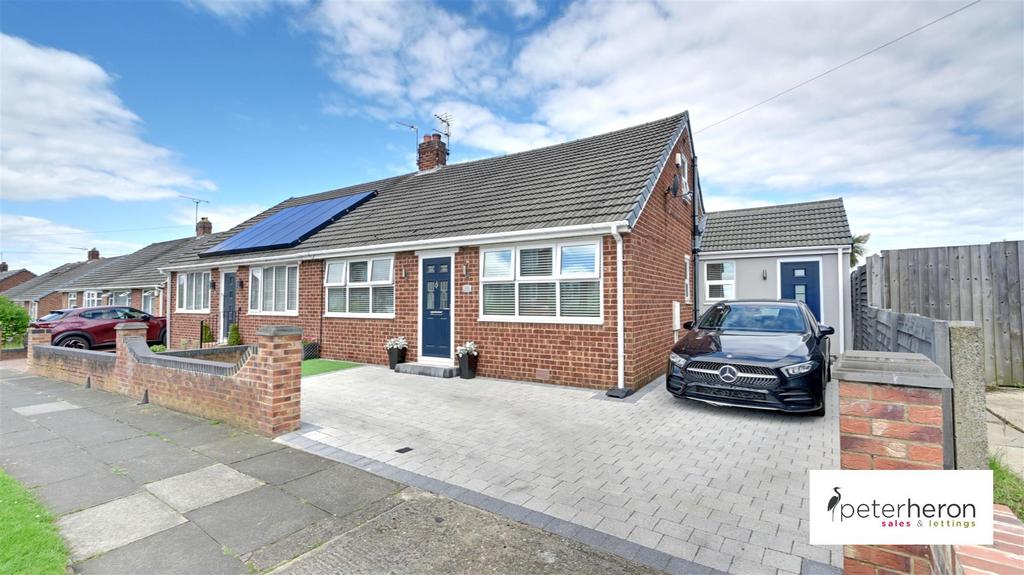 Warwick Drive, East Herrington... 3 bed bungalow for sale £249,950