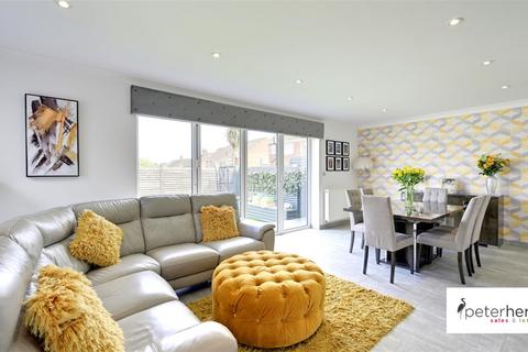 10 Warwick Drive, Sunderland, SR3 3PU