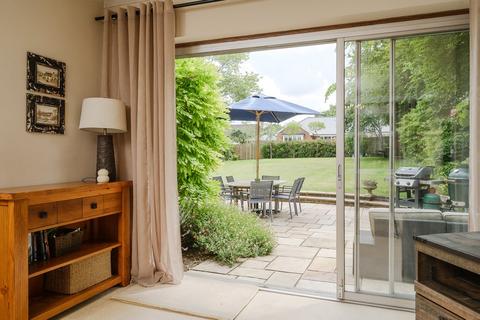 29 Lower Road, Fetcham, Leatherhead, KT22 9EL