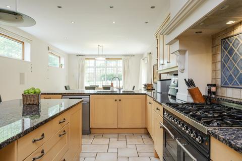 29 Lower Road, Fetcham, Leatherhead, KT22 9EL