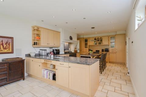 29 Lower Road, Fetcham, Leatherhead, KT22 9EL