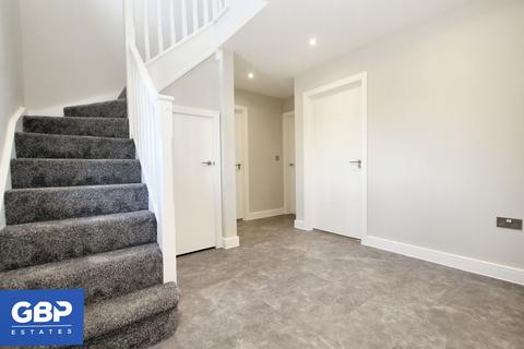 6 bedroom detached house to rent, Montrose Mews, Stanford Le-Hope, SS17