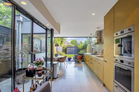 8 Wilton Way, London, E8 3EE