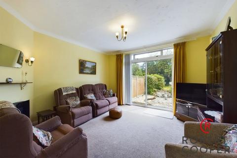 2 bedroom bungalow for sale, North View, Pinner, HA5